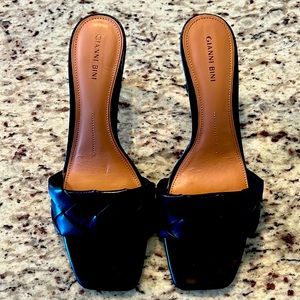 🖤Gianni Bini Mule Sandals🖤